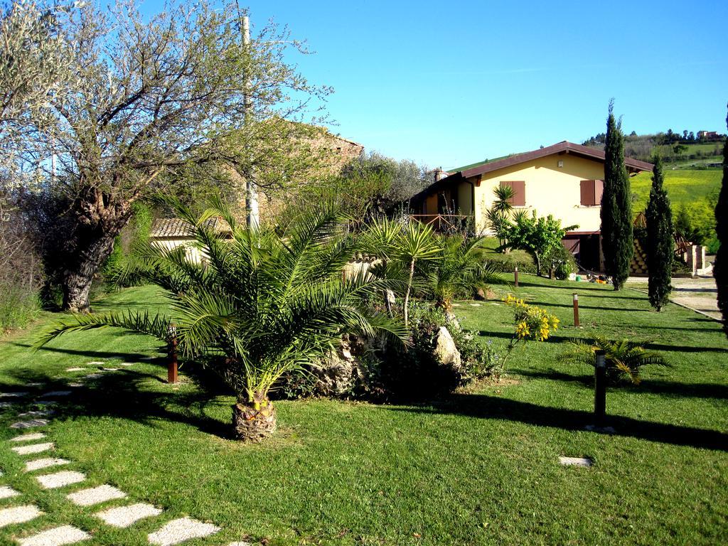 Agriturismo Tenuta Santa Maria Notaresco Εξωτερικό φωτογραφία